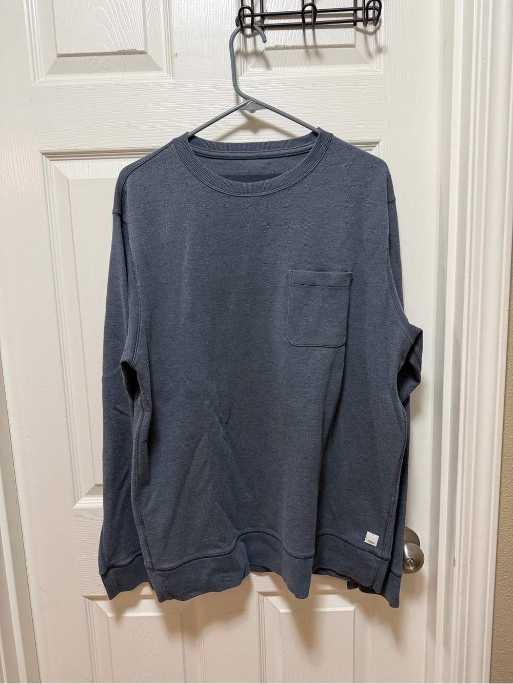 Vuori Men's Crewneck Pocket Sweatshirt - Slate Gray